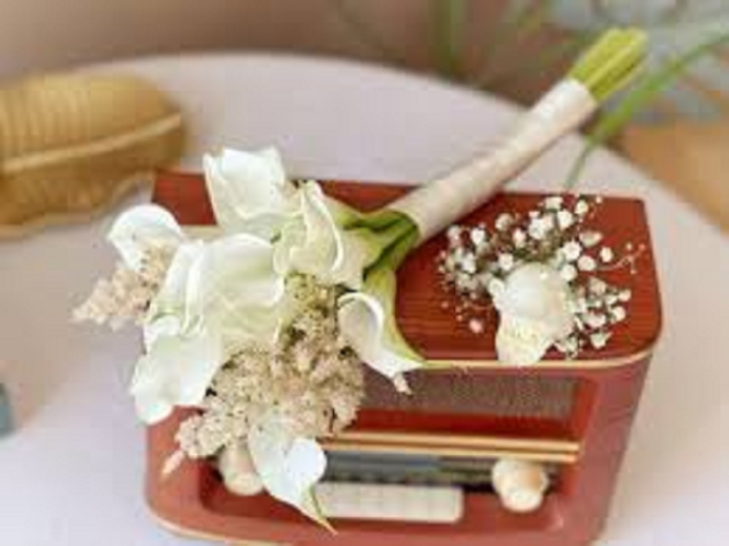 3 Ways How to Repurpose Wedding Flowers