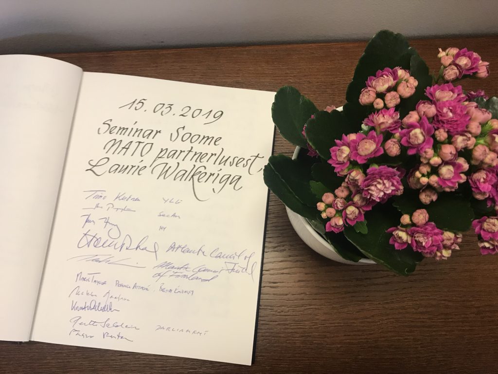 Expressing Sympathy and Support: How Gogo Florist’s Condolence Arrangements Offer Comfort
