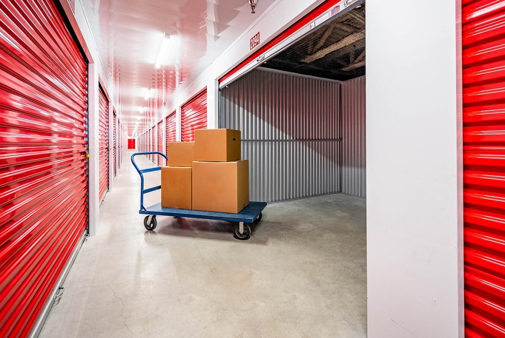 Choosing Your Storage Solution: Mini Storage or Traditional Self-Storage?