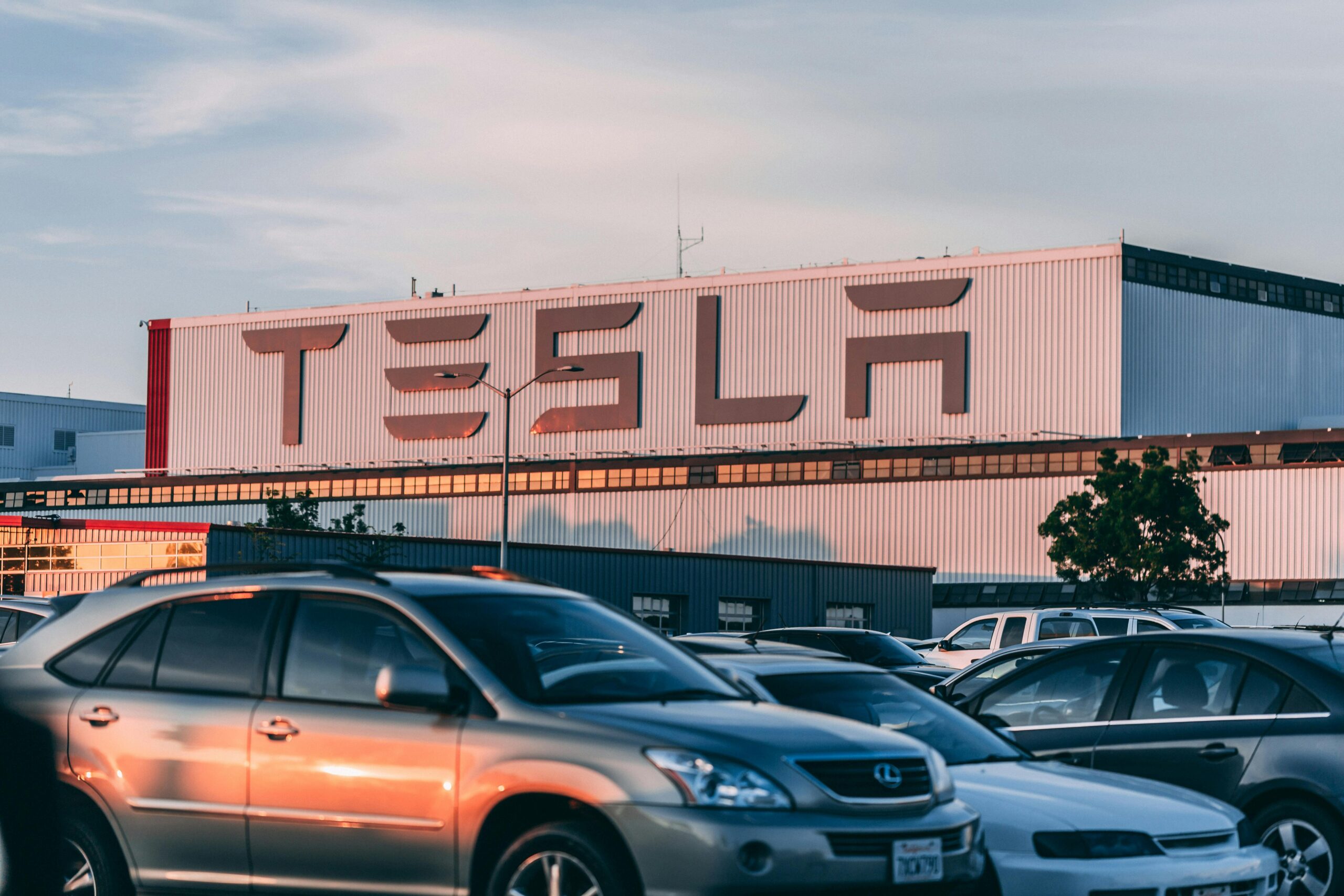 Sell My Tesla Fast: The Intelligent Way of Upgrading to a New One